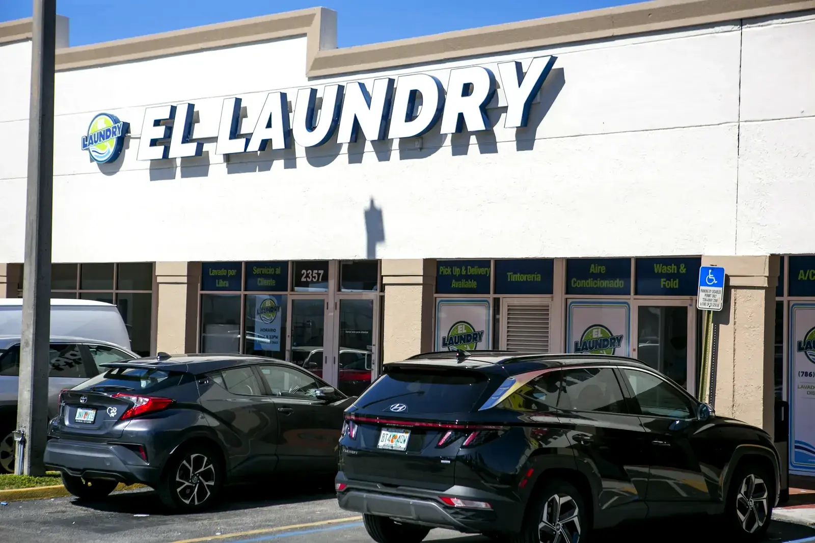El Laundry storefront at Sedano's Plaza